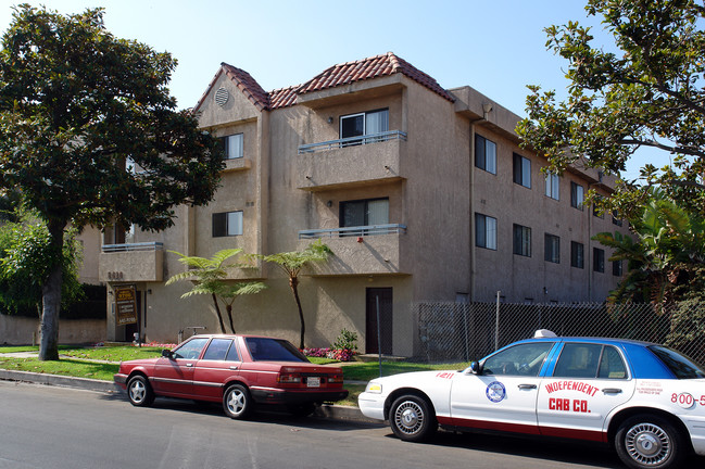 5426 W 99th Pl in Los Angeles, CA - Building Photo - Building Photo