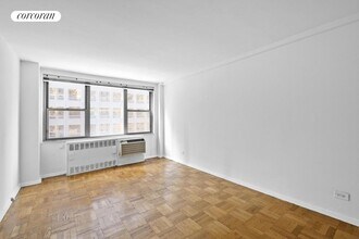 209 E 56th St in New York, NY - Foto de edificio - Building Photo