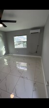 1570 NE 12th St in Homestead, FL - Foto de edificio - Building Photo