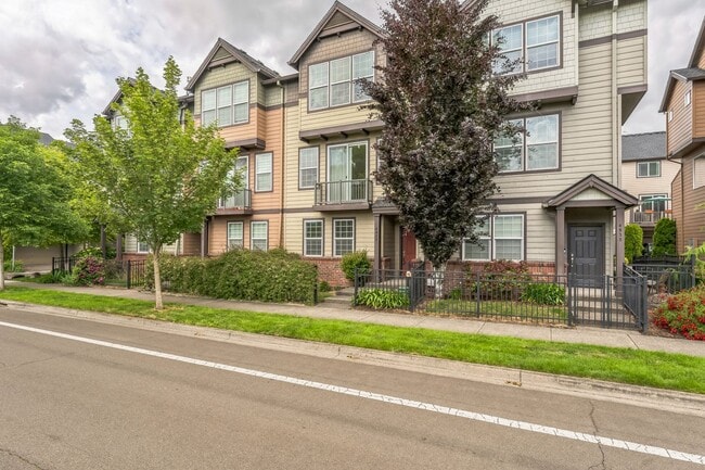 property at 4827 SE Davis Rd