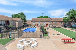 Summervale Apartments in Houston, TX - Building Photo