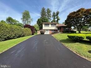 1213 Farmington Ln in West Chester, PA - Building Photo - Building Photo
