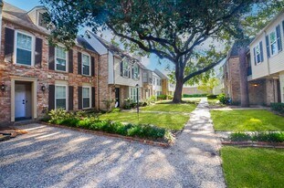 13074 Trail Hollow Dr in Houston, TX - Building Photo