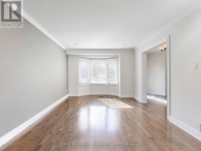 42 Buchanan Crescent in Aurora, ON - Building Photo - Building Photo