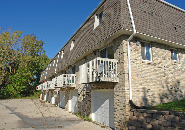 Norway-Aire Apartments in Muskego, WI - Building Photo - Building Photo