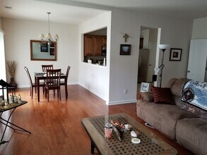 425 S Sharon Amity Rd in Charlotte, NC - Building Photo - Building Photo