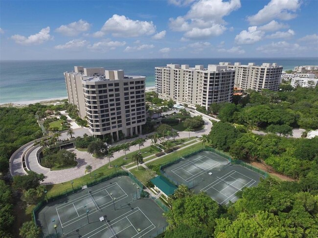 1211 Gulf of Mexico Dr in Longboat Key, FL - Building Photo - Building Photo