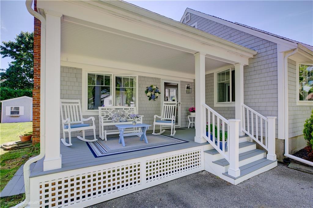 38 Toppa Blvd in Newport, RI - Building Photo