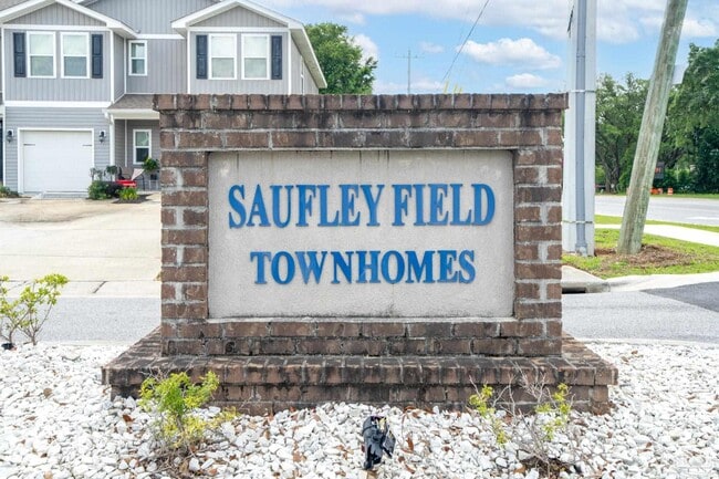 6036 Royal Port Ct in Bellview, FL - Building Photo - Building Photo