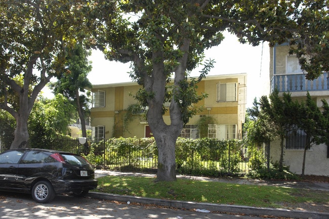 6112 Eleanor Ave