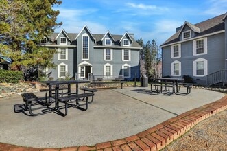 Gold Creek Village in Grass Valley, CA - Foto de edificio - Building Photo
