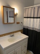 809 pearl st, Unit Pearl 2 ( Downstairs) in Martins Ferry, OH - Building Photo - Building Photo