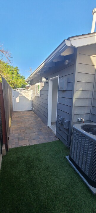 909 Begonia St, Unit 1 in Escondido, CA - Building Photo