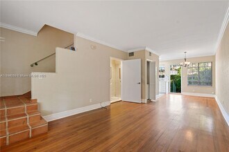 21 Madeira Ave in Coral Gables, FL - Building Photo - Building Photo