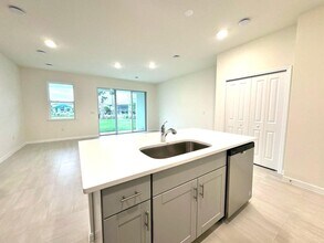4554 Small Creek Rd in Kissimmee, FL - Building Photo - Building Photo