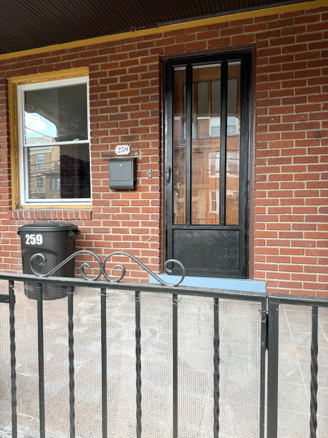 259 Gross St, Unit Floor 1 in Pittsburgh, PA - Foto de edificio - Building Photo