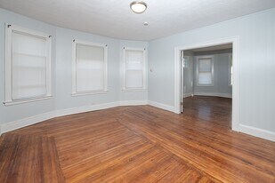 1592 Corbin Ave, Unit 2 in New Britain, CT - Building Photo