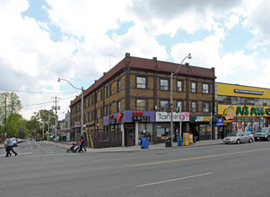 3295 Yonge St in Toronto, ON - Building Photo - Building Photo