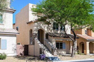 8962 Harmony Hall Ave in Las Vegas, NV - Building Photo - Building Photo