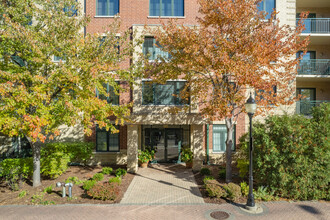 Village Center Condos in Mount Prospect, IL - Building Photo - Building Photo