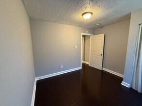 7004 Greenhaven Dr in St. Louis, MO - Building Photo - Building Photo