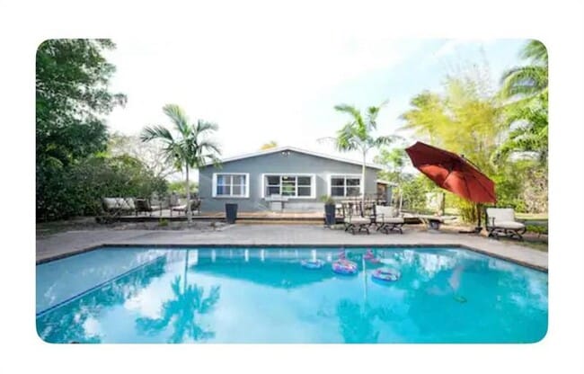 536 NW 43rd St in Oakland Park, FL - Building Photo - Building Photo