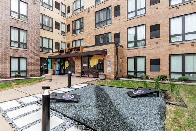 Yugo Minneapolis 412 Lofts in Minneapolis, MN - Foto de edificio - Building Photo