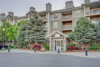 River Oaks Apartments in West Jordan, UT - Foto de edificio - Building Photo