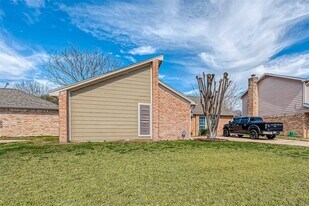 13322 Pantano Dr in Houston, TX - Building Photo