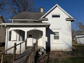 1128 Chandler St in Danville, IL - Building Photo