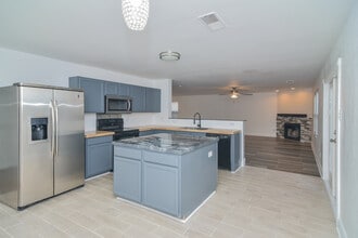 101 Rein Dance Ln in Owens Cross Roads, AL - Foto de edificio - Building Photo