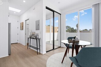 3042 J St-Unit -205 in San Diego, CA - Building Photo - Building Photo