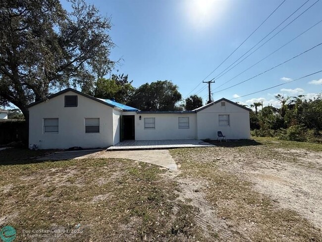 2736 Ranch House Rd in West Palm Beach, FL - Building Photo - Building Photo