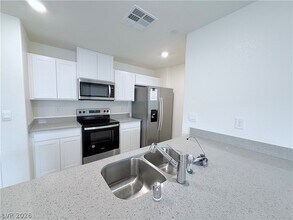 9332 Serene Hbr St in Las Vegas, NV - Building Photo - Building Photo