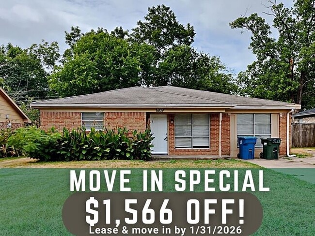 property at 1609 Parkhaven Dr