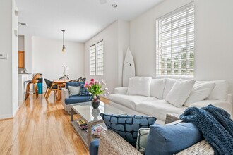 690 Pacific Grove Dr in West Palm Beach, FL - Building Photo - Building Photo