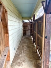302 E Granite St in Llano, TX - Foto de edificio - Building Photo
