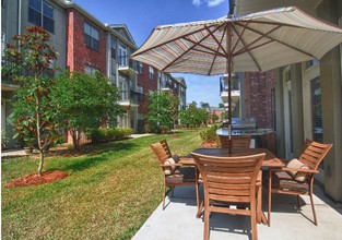 Mandeville Lake Apartments - in Mandeville, LA - Foto de edificio - Building Photo