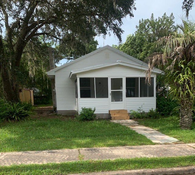 200 E Cochran Ave, Unit 300 in Hastings, FL - Building Photo