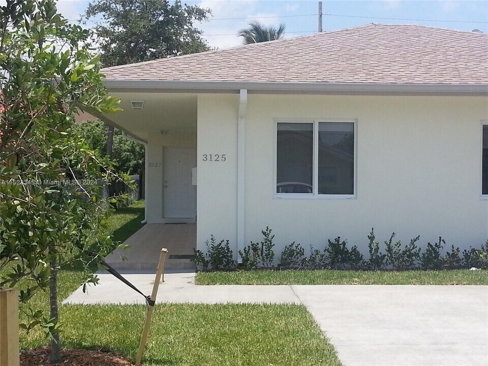 3125 SW 16th Ter, Unit 3125 in Miami, FL - Building Photo