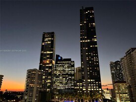 1420 Brickell Bay Dr in Miami, FL - Building Photo