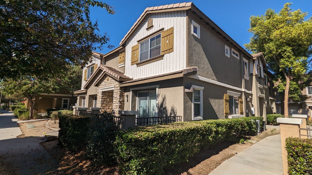25862 Iris Ave in Moreno Valley, CA - Building Photo