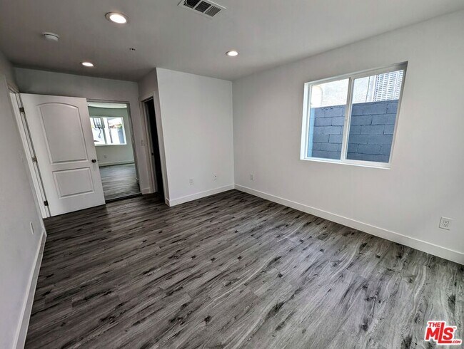 753 1/2 E Adams Blvd in Los Angeles, CA - Building Photo - Building Photo