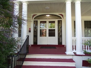 75 S Main St in Branford, CT - Building Photo - Building Photo
