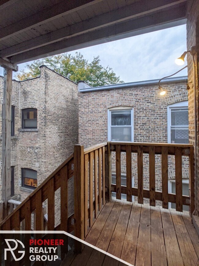 5137 N Wolcott Ave Apartments and Nearby Chicago Apartments For Rent