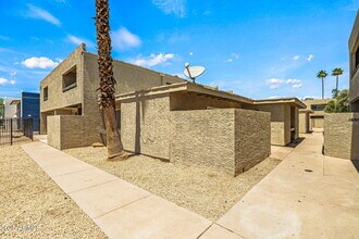 2698 N 43rd Ave in Phoenix, AZ - Building Photo - Building Photo