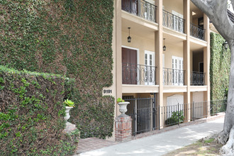 9191 Burton Way in Beverly Hills, CA - Building Photo - Building Photo