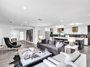 4021 21st Ave N in St. Petersburg, FL - Building Photo - Building Photo