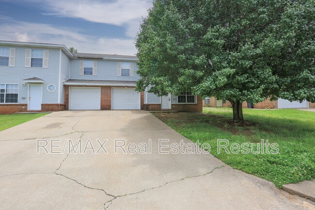 2407 S 16th St in Rogers, AR - Foto de edificio - Building Photo