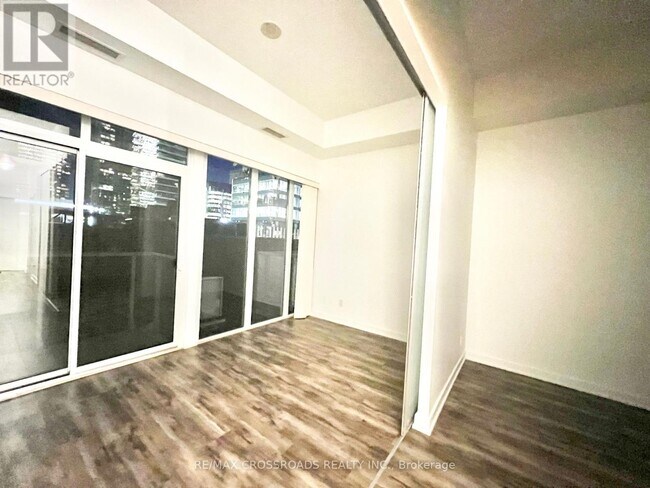 126 Simcoe St in Toronto, ON - Building Photo - Building Photo